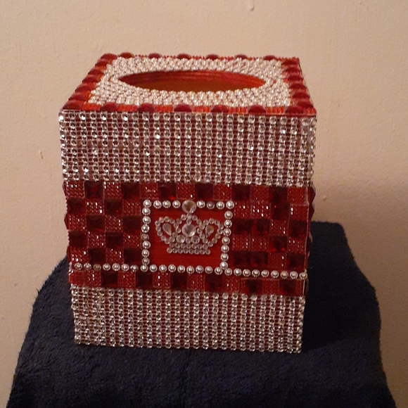 Hand Crafted tisue box holder - Picture 2 of 3